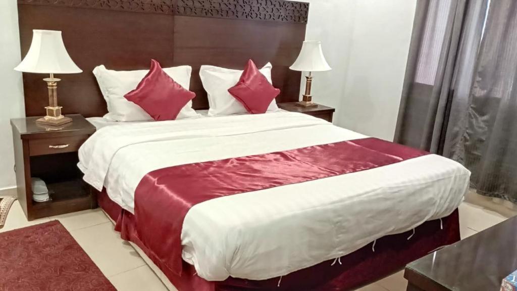 In Taibah Aparthotel Medina Esterno foto